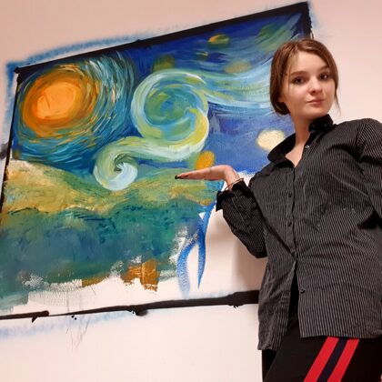 obraz malowany na scianie w szkole